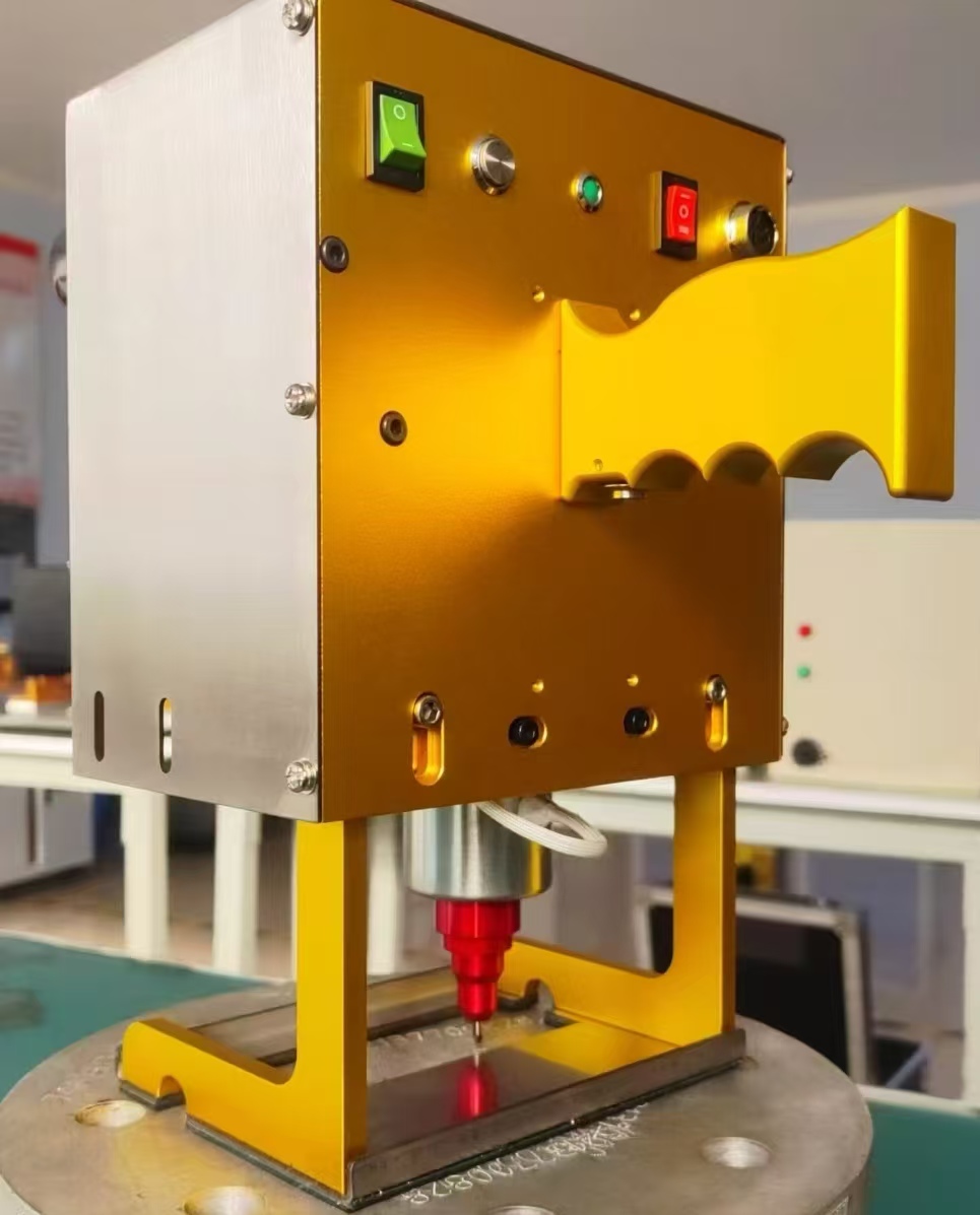 เครื่องแกะสลักไฟฟ้าแบบมือถือ, เครื่องแกะสลักโลหะบนท่อเหล็ก